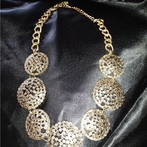 Elegant Gold Filigree Necklace